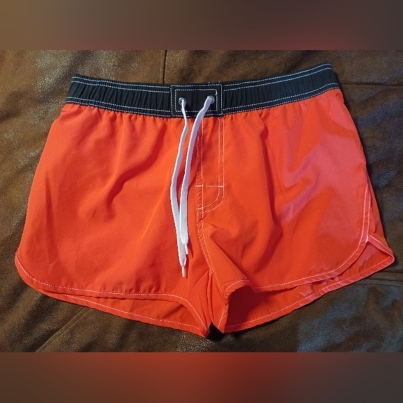 YALUNTALUN  MEDIUM sports shorts. - Picture 2 of 5